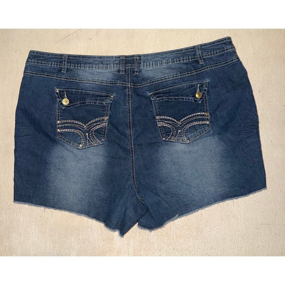 Cato women’s raw hem blue jeans short with studded on side split - Picture 11 of 16